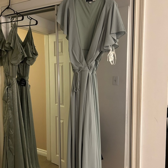David’s Bridal - flutter sleeve georgette wrap bridesmaid dress - Picture 4 of 5